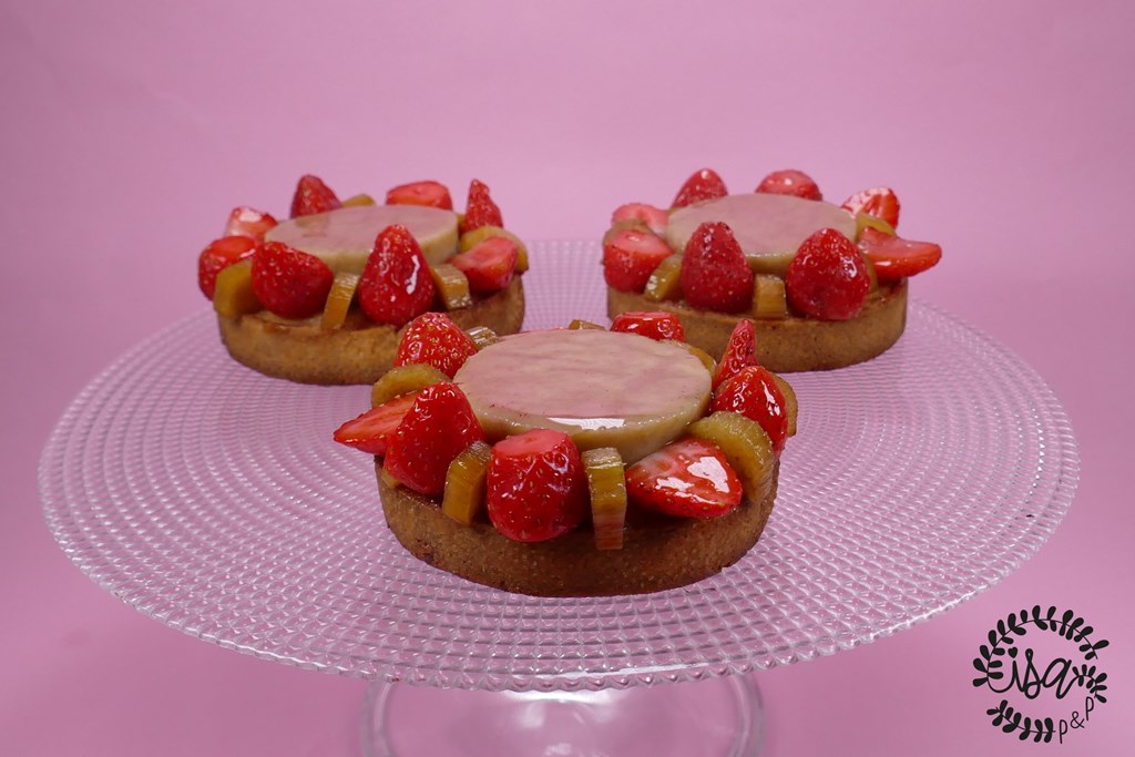 Tartelettes fraises & rhubarbe par Claire Heitzler
