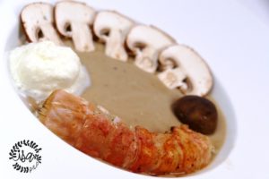 Velouté de châtaignes, langoustine flambée