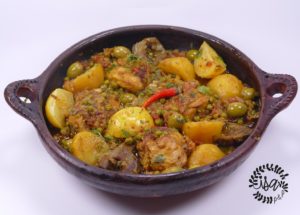 Tajine poulet, légumes, olives et citrons confits.