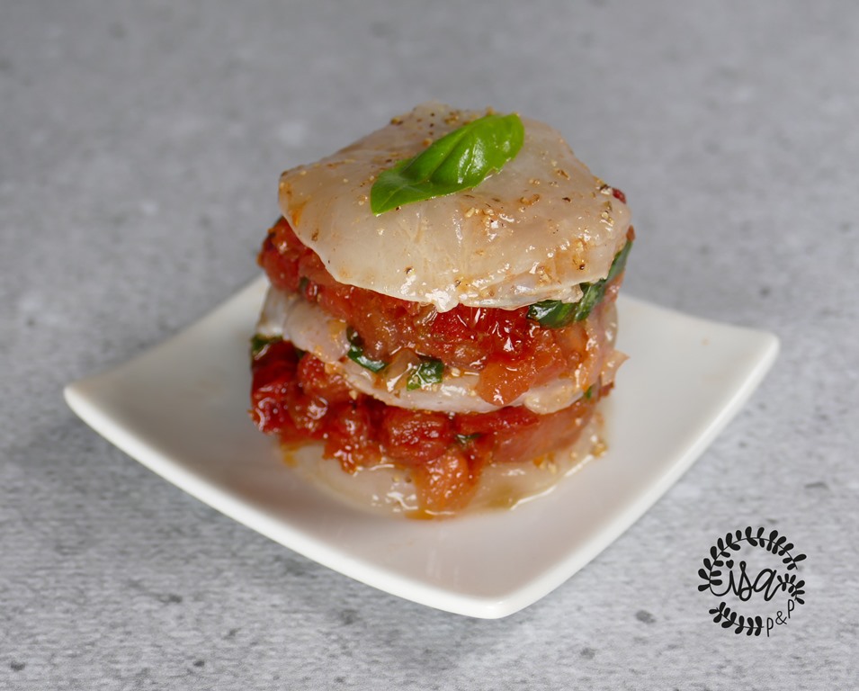 Millefeuille de Saint-Jacques & concassée de tomates