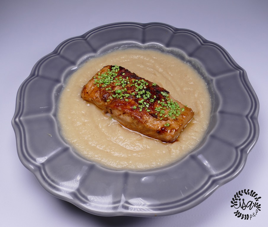 Saumon mariné à la Japonaise et crème de chou-fleur