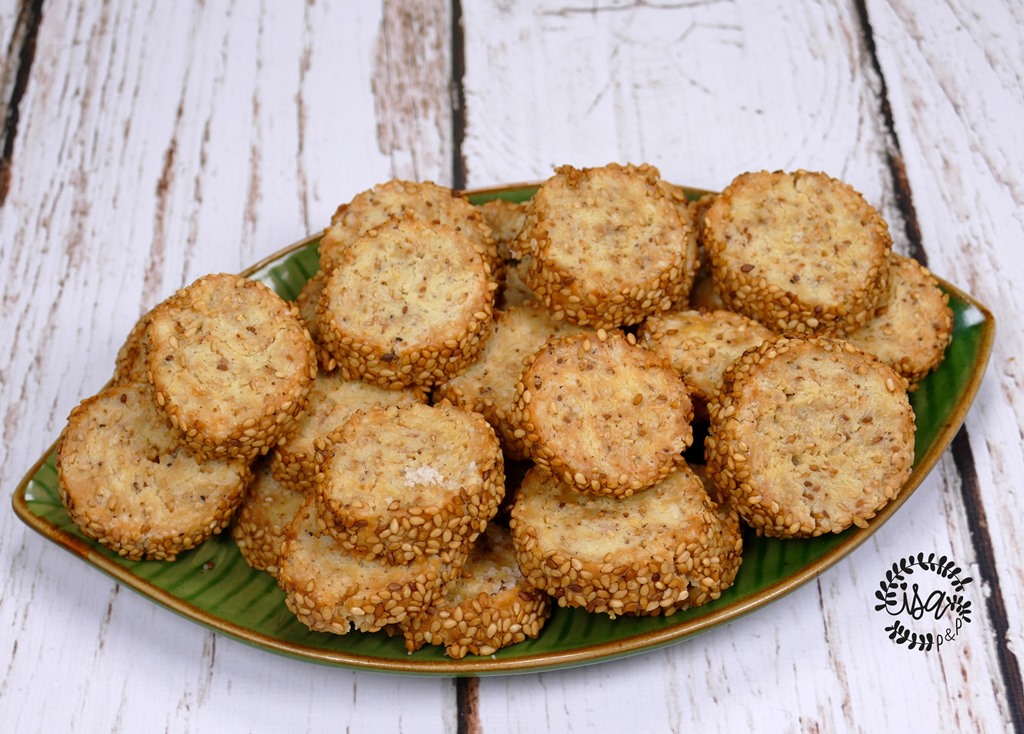 Sablés apéritif au sésame et fromage fondu