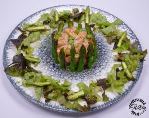 Tartare de saumon et asperges vertes