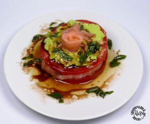 Toasts de tomates, avocats et saumon fumé