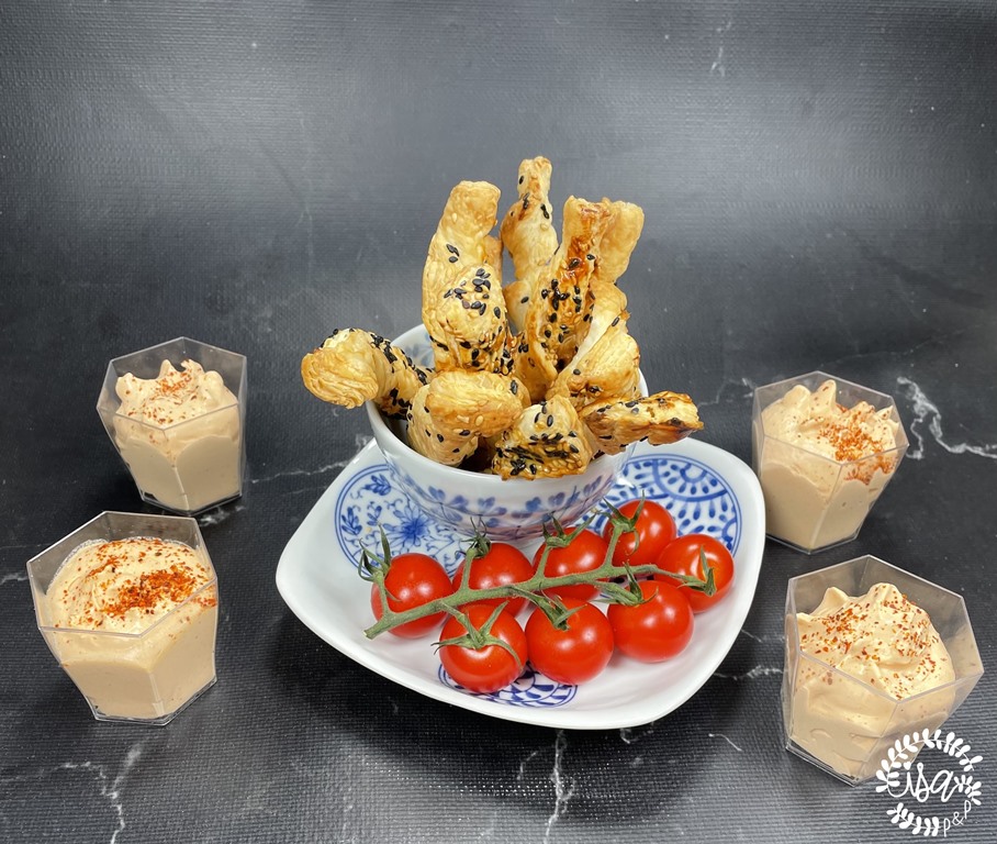 Espuma à la tomate et feuilletés au sésame