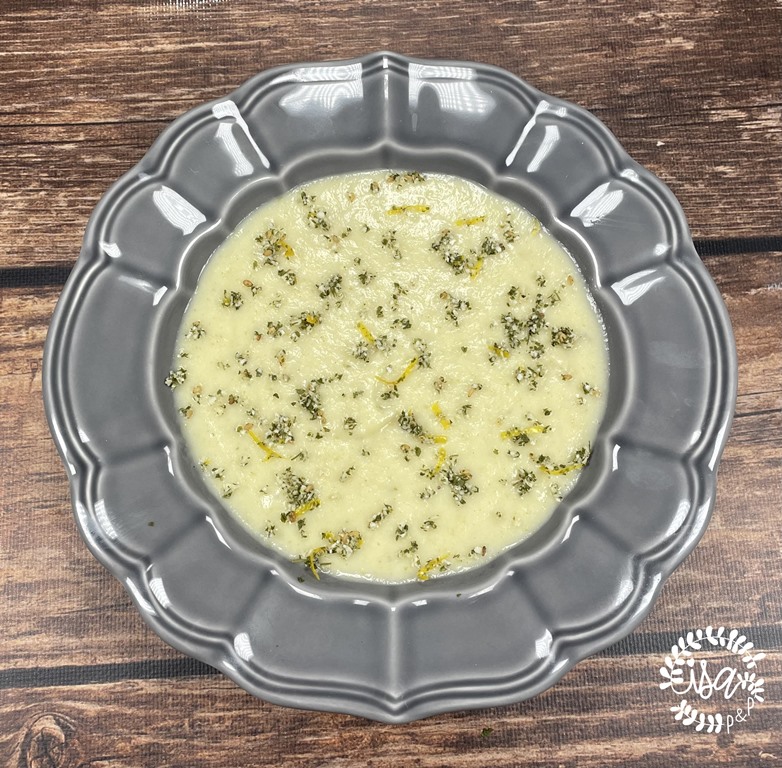 Velouté de tronçons et feuilles de chou-fleur