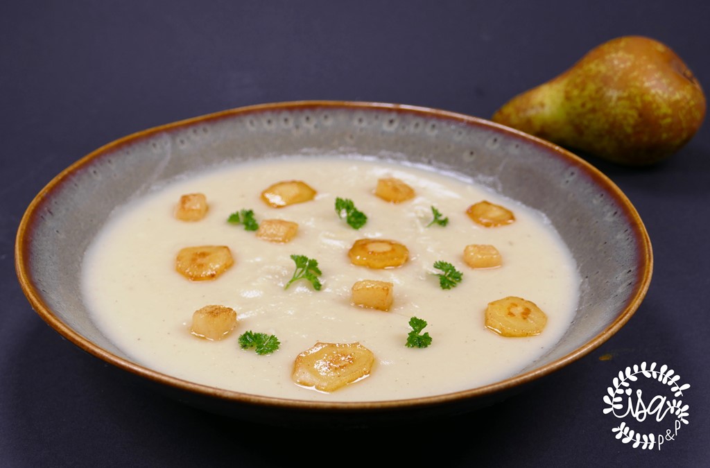 Velouté de poires & panais aux amandes