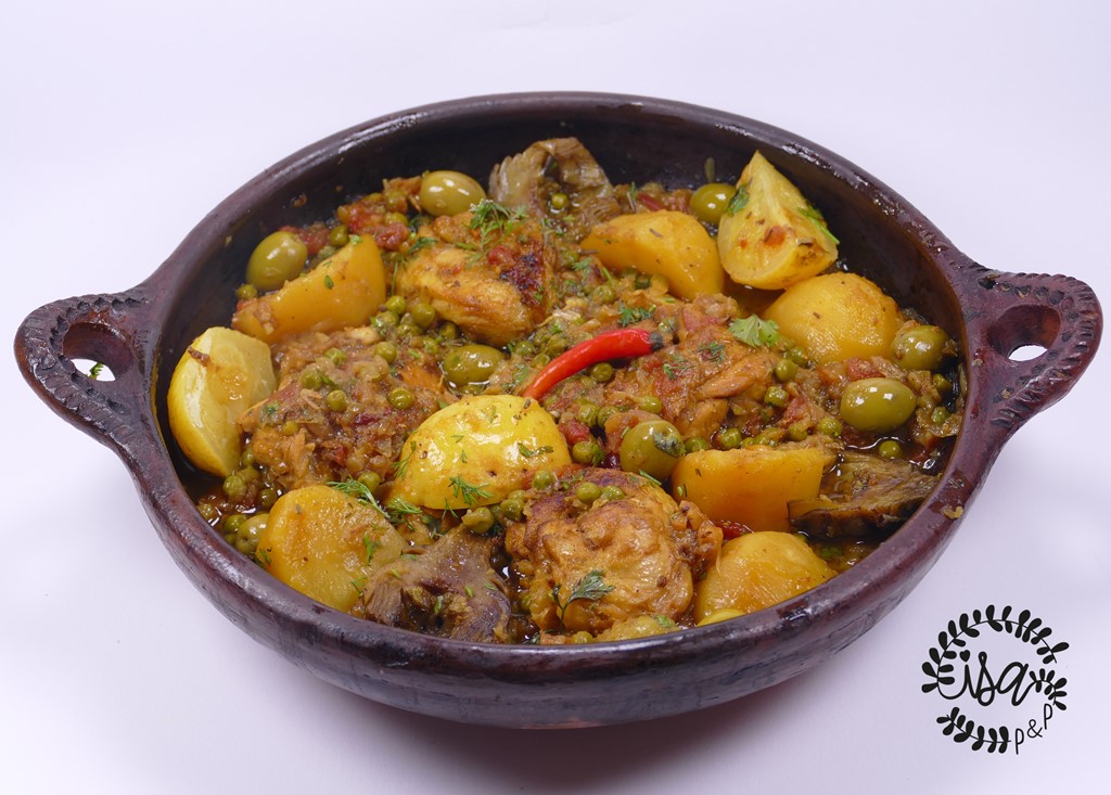 Tajine poulet, légumes, olives et citrons confits.