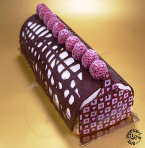 Bûche glacée Chantilly-chocolat, framboises et meringue