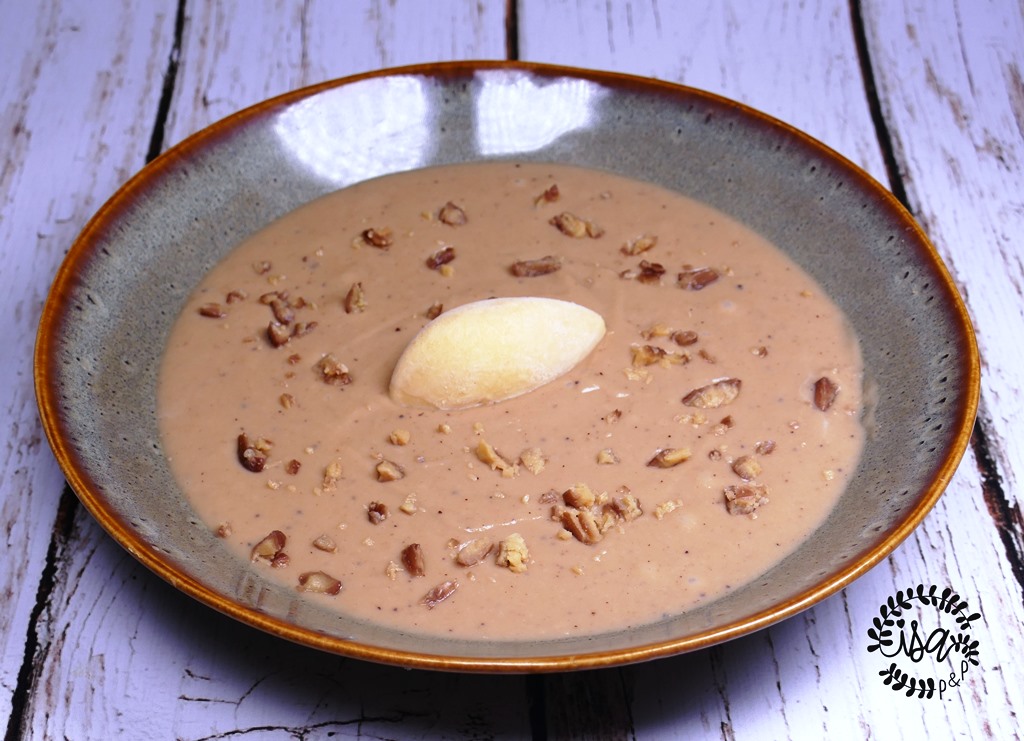 Velouté de châtaignes et glace foie gras