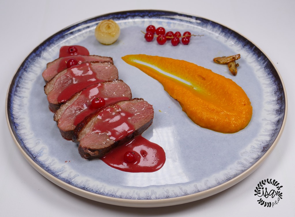 Magret de canard sauce groseille et potimarron