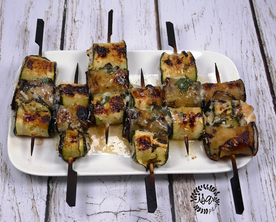 Brochettes de poulet en habits de courgettes et aubergines