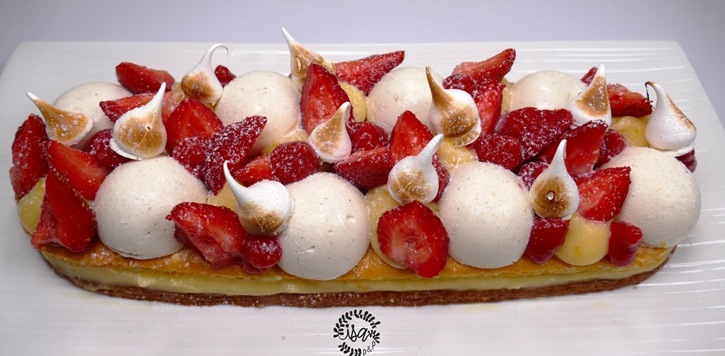 Tarte amande, fraise et citron-yuzu