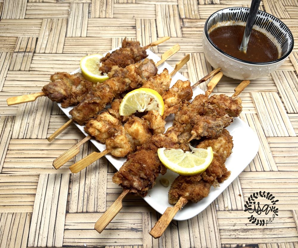 Kushi-katsu et sauce Bull-Dog